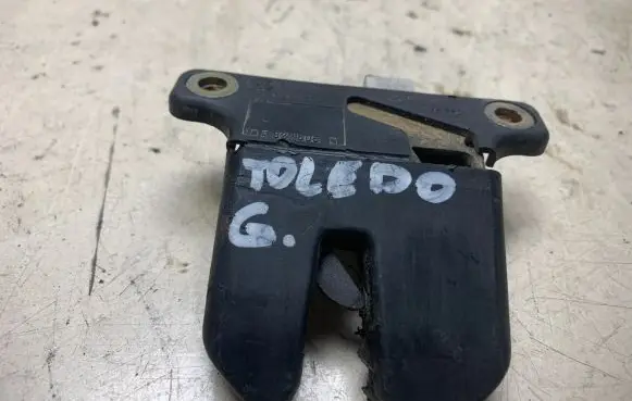 Seat Toledo II (1M) Tailgate/trunk/boot lock/catch/latch 8D5827505D