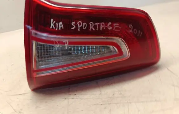 Tailgate rear/tail lights