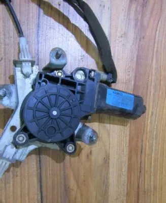 Hyundai Lantra II Rear door window regulator motor 0130821400