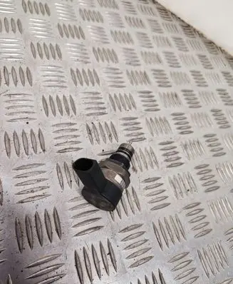 Mercedes-Benz E W213 Fuel pressure regulator A6540780049