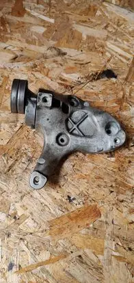 Volkswagen Golf VI Engine mounting bracket 1k0260885B