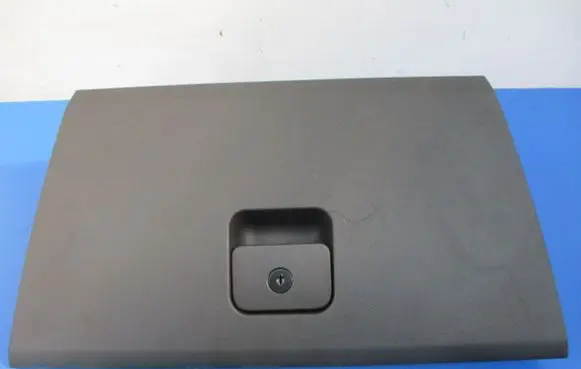 Cadillac CTS Glove box