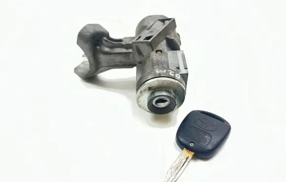 Toyota Corolla E120 E130 Ignition lock 45020024