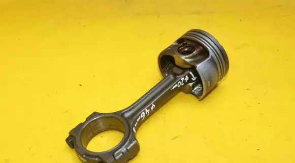 Renault Clio IV Piston with connecting rod 72L71