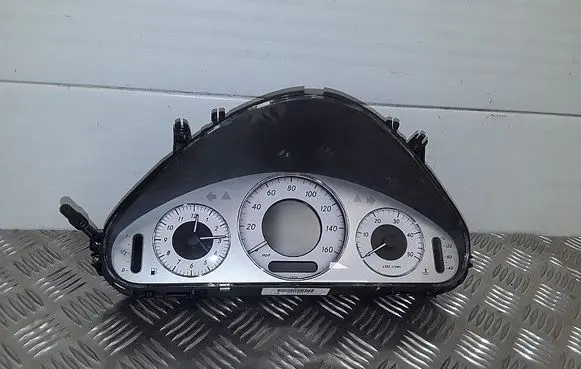 Mercedes-Benz E W211 Speedometer (instrument cluster) A2115401248