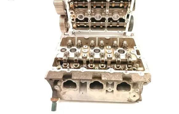 Volkswagen Polo V 6R Engine head 04C103404D 04C103475D