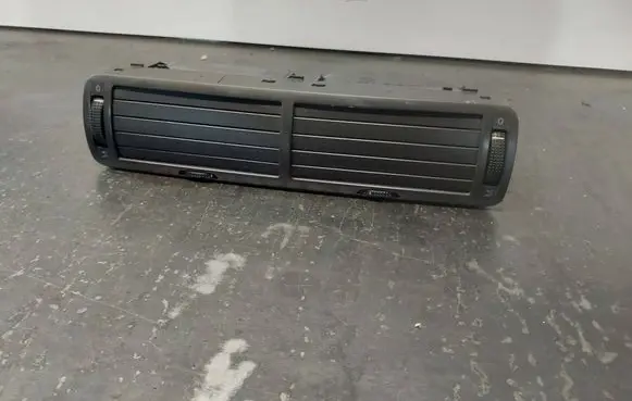 Volkswagen PASSAT B5 Dash center air vent grill 3B0819728D
