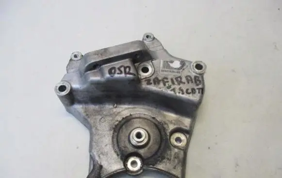 Opel Zafira B Engine mounting bracket