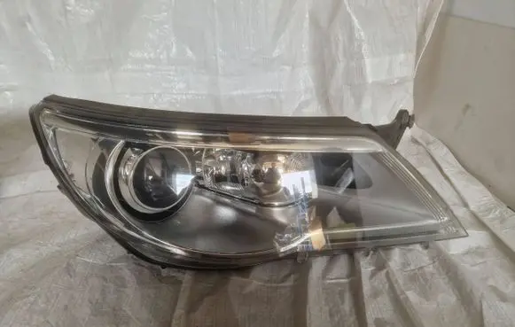 Volkswagen Tiguan Headlight/headlamp 5n1941032t