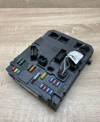 Peugeot 206 Fuse module 9652474780
