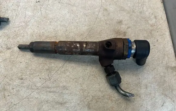 Ford Focus Fuel injector 7T1Q9F593AB