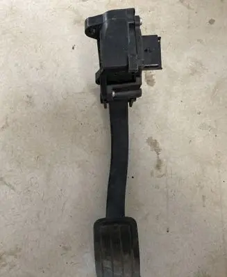 Peugeot Rifter Accelerator throttle pedal 9674829780