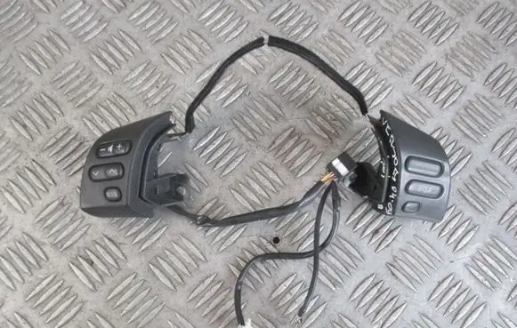 Toyota Corolla Verso AR10 Steering wheel buttons/switches 