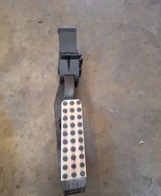 Mercedes-Benz C W203 Accelerator throttle pedal A2033000904 080606