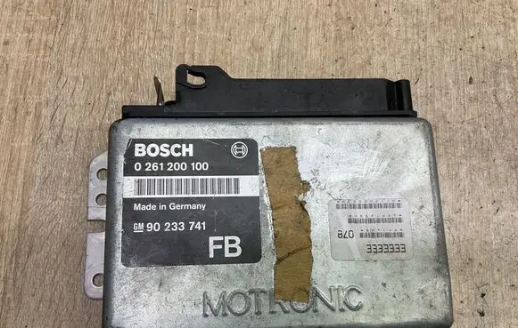 Opel Omega B1 Engine control unit/module 0261200100