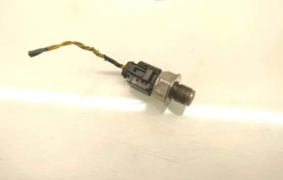 Opel Antara Fuel pressure sensor 