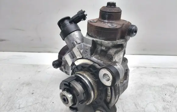 Volvo V60 Fuel injection high pressure pump 31272896 0445010618