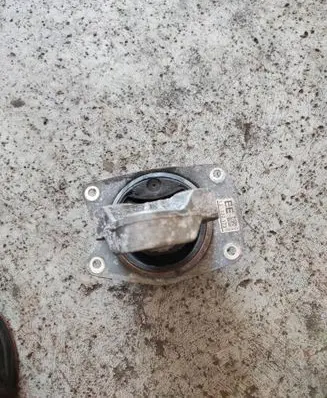 Opel Insignia A Engine mount bracket 13322173