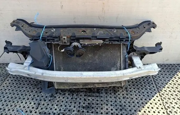 Renault Megane II Radiator support slam panel