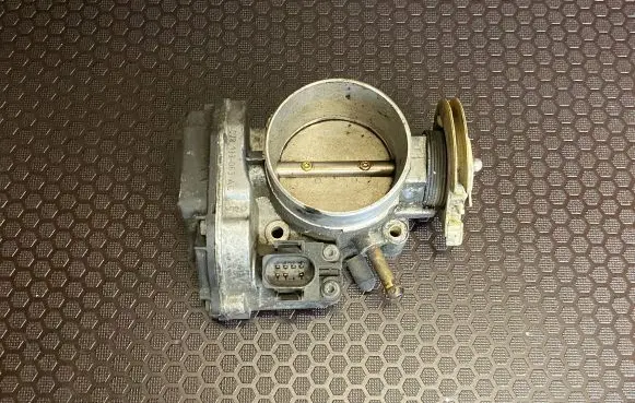 Audi A6 S6 C5 4B Throttle valve 078133063AC
