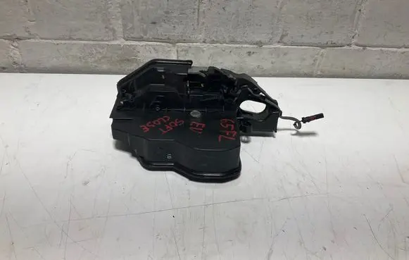 BMW X5 E70 Front door lock 7315019 053702