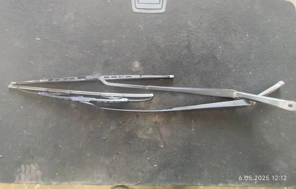 Ford Focus Front wiper blade arm XS4117527AA 60520251