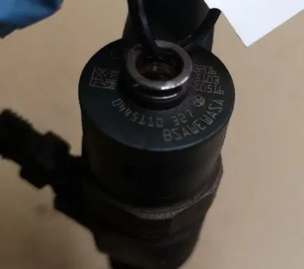 Opel Insignia A Fuel injector 0445110327