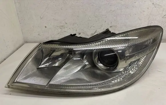 Skoda Octavia Mk2 (1Z) Headlight/headlamp 