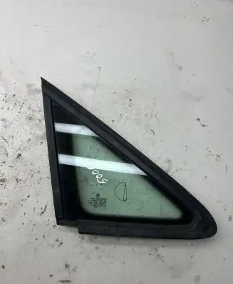 Volkswagen Caddy Front triangle window/glass 43R001057 E000184