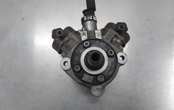 BMW X5 E70 Fuel injection high pressure pump 0445010638
