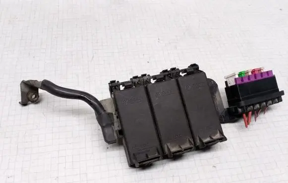 Seat Ibiza III (6L) Fuse module