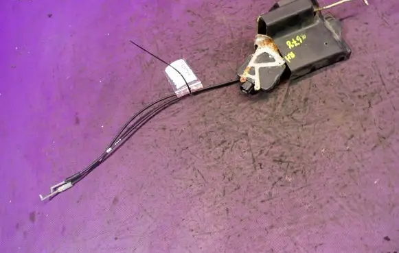 Hyundai Trajet Rear door lock