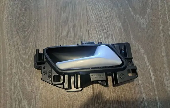 Opel Mokka B Front door interior handle 25527W01 311337