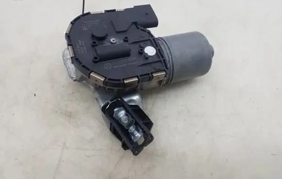 Mercedes-Benz GLK (X204) Wiper motor