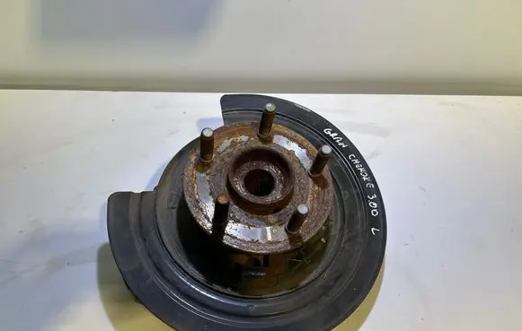 Rear wheel hub