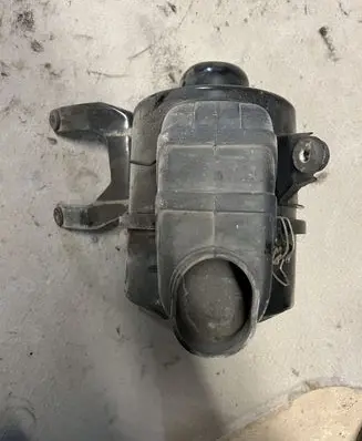 Mitsubishi Pajero Air filter box 988