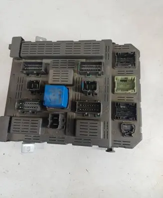 Peugeot 607 Fuse module 9640797980
