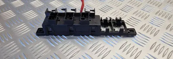 Volkswagen PASSAT B5.5 Fuse module 8L0941822A 896083000