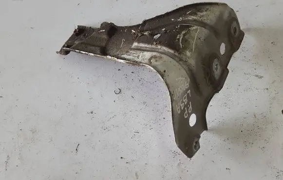 Volkswagen PASSAT CC Fender mounting bracket