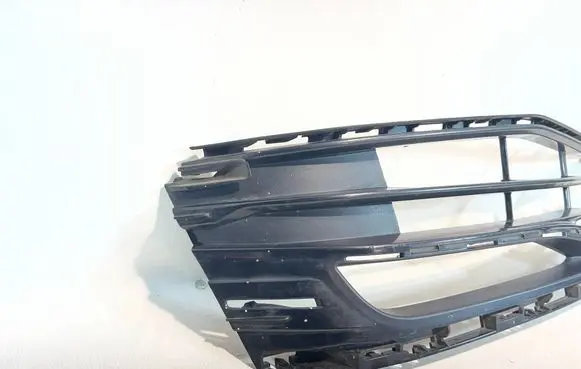 BMW 5 G30 G31 G38 Front bumper lower grill 15067010