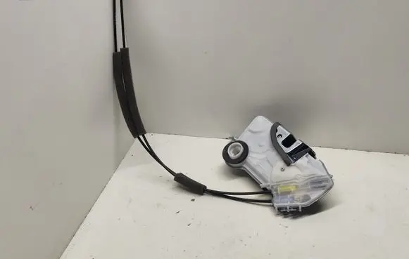Subaru XV II Front door lock 