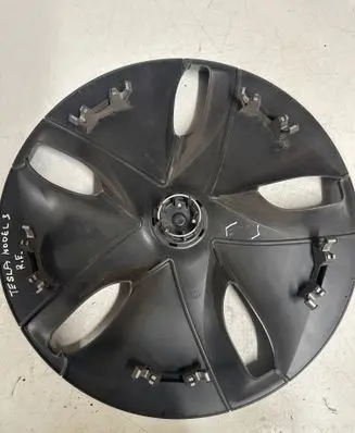 Tesla Model 3 R17 wheel hub/cap/trim 104423199B