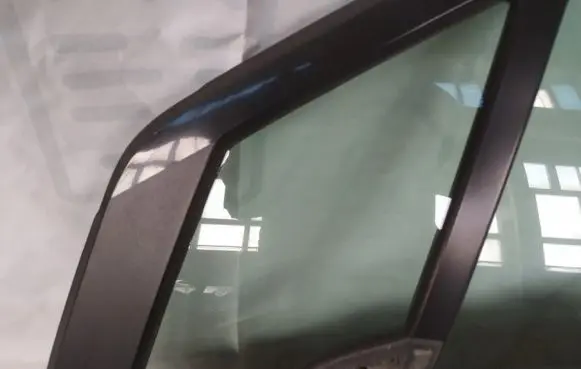 Mercedes-Benz A W168 Front door vent window glass four-door 