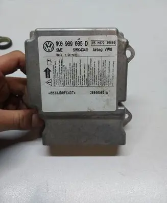 Volkswagen PASSAT B6 Airbag control unit/module 1K0909605D