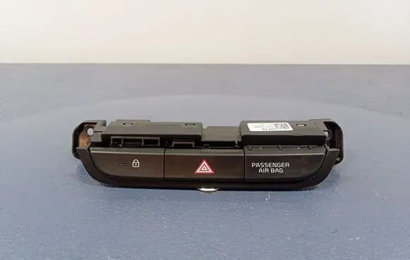KIA Ceed Hazard light switch 93600-J7000