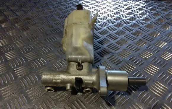 Peugeot 407 Master brake cylinder 9646980980