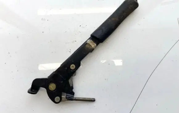 Handbrake/parking brake lever assembly