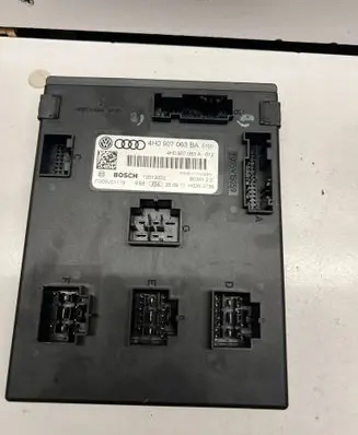 Audi A6 S6 C7 4G Gateway control module 4G0907468D
