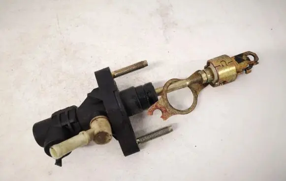 Toyota Avensis T250 Clutch master cylinder