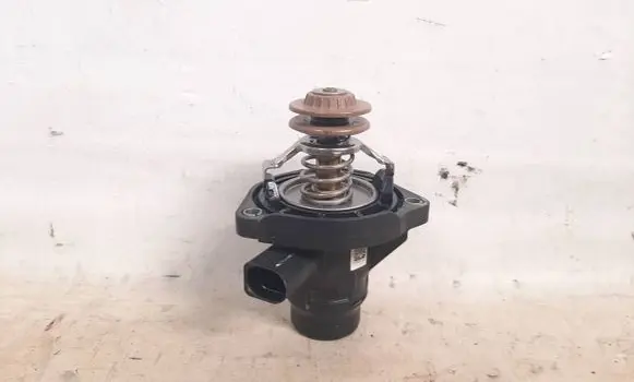 BMW 7 G11 G12 Thermostat 8685978 8602282 11538685978